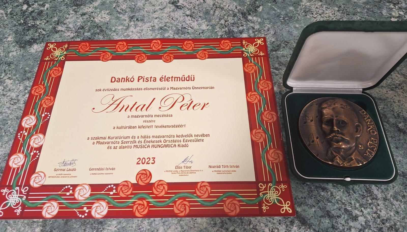 A Dankó Pista-életműdíjat Pécska város polgármestere a Magyarnóta Mecénása kategória kitüntetettjeként a kultúrában kifejtett tevékenységéért kapta